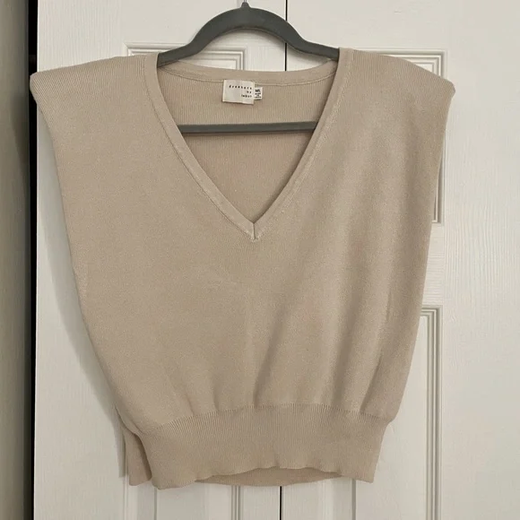 LIKE NEW Dreamers by Debut cream crop sweater vest, M/L - Picture 5 of 7